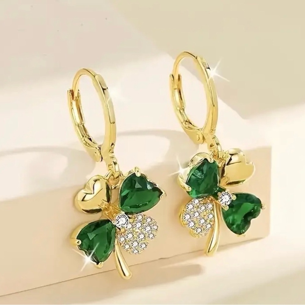 Elegant Gold Green Clover Earrings - Picture 3 of 5
